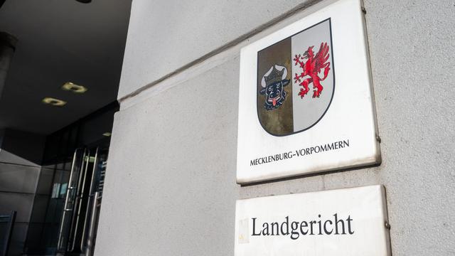 Prozesse: Mann mit Waffe bedroht - Brüder vor Gericht