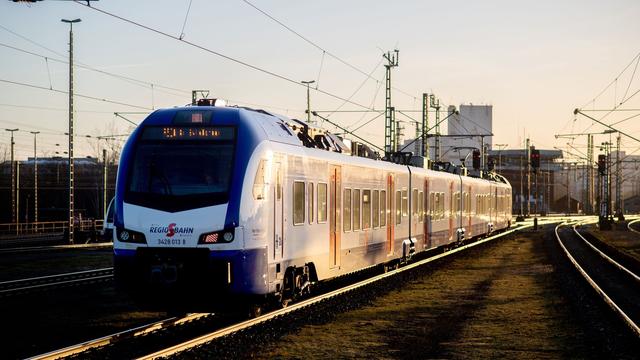 Lebensgefährliche Aktion: Pfandsammler im Gleis – S-Bahn bremst in letzter Sekunde