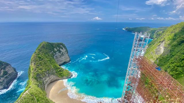 Sporni stekleni dvig na Baliju bo porušen