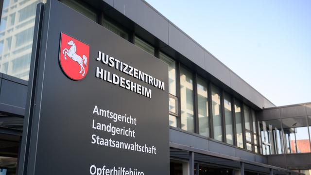 Angriff im Lokal: Versuchter Totschlag? Mann greift zu Küchenbeil