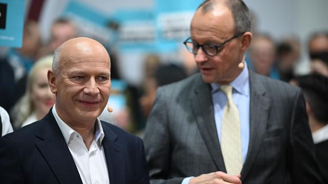 Kanzlerbesuch: Wegner empfängt Merz im Roten Rathaus