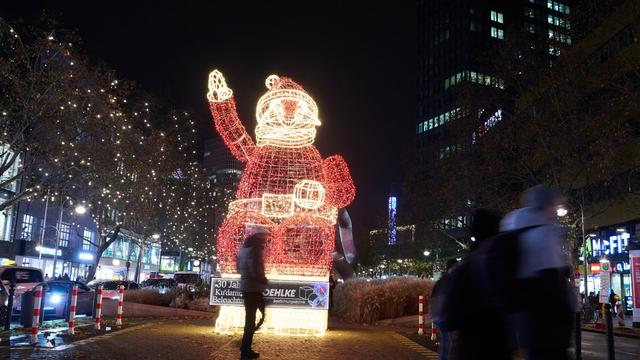 Adventsstimmung: Weihnachtsbeleuchtung am Ku'damm erstrahlt