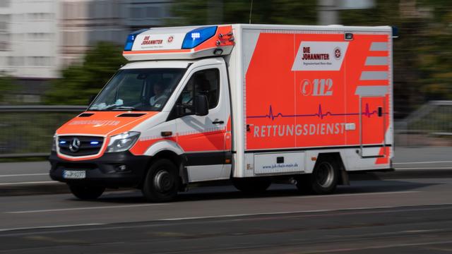 Landkreis Fulda: Auto prallt an Kreuzung in Lkw - zwei Schwerverletzte