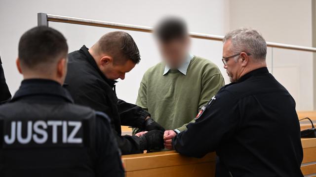 Prozess in Hannover: Einsatzkräfte mit Axt bedroht? 34-Jähriger vor Gericht