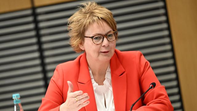 Migration: Innenministerin fordert weniger Hürden für Abschiebehaft