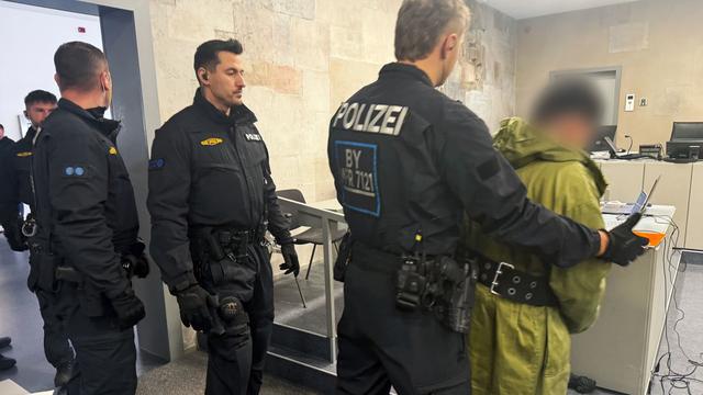 Prozess beginnt: Mordversuch in Wohngebiet - Angeklagter räumt Angriff ein