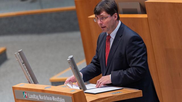 Finanzplanung: NRW-Etat 2026: Streit über Schulden, Luxus, Enkel-Gefahren