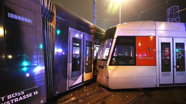 Unfall: Straßenbahn in Düsseldorf entgleist - 13 Verletzte