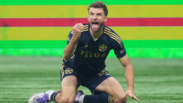 Tipps von Bayern-Legende: Er kennt den Hype: Das rät Müller Bayerns Shootingstar Karl