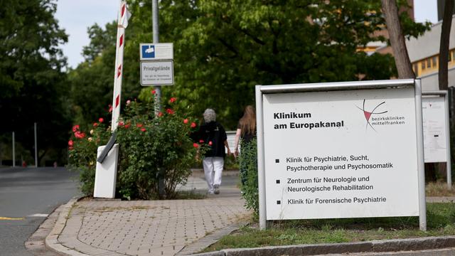 Pobegli morilec iz psihiatrične bolnišnice v Kolumbijo: Povratni let bo stala 195.000 evrov