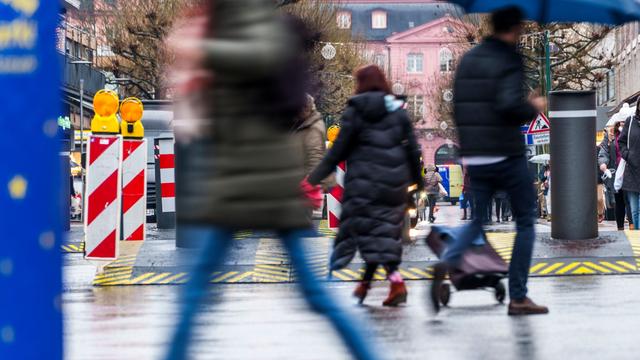 Shoppen vor dem Fest: Handelsverband: Gutscheine im Weihnachtsgeschäft gefragt