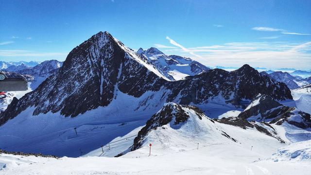 Großeinsatz: Lawine auf Tiroler Gletscher - Suche nach Verschütteten