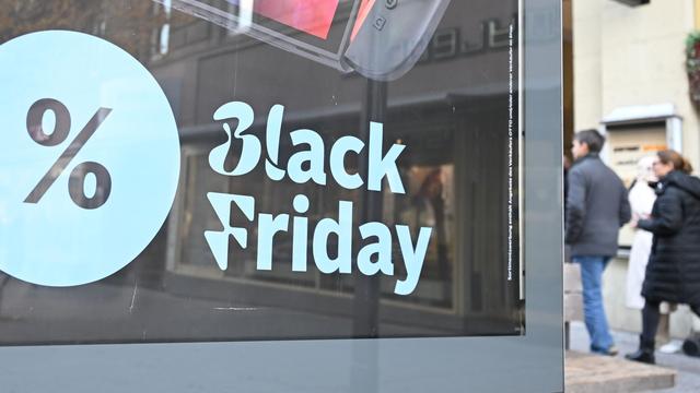 Schnäppchenjagd: Ministerin warnt vor Fake-Shops zum Black Friday