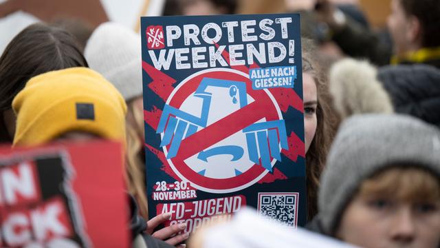 Demonstrationen: Bündnis will mit Körpern Weg für AfD-Jugend versperren