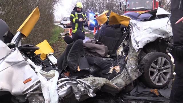 Verkehrsunfall: Drei Tote bei Frontalcrash auf der L111 bei Bützfleth