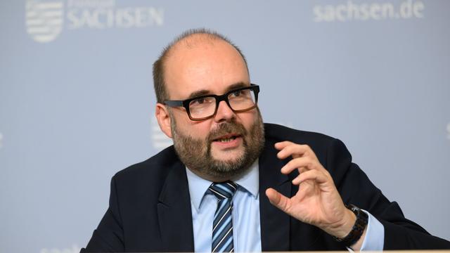 Haushalt 2026/27: Finanzminister Piwarz: Neue Schulden lösen Probleme nicht