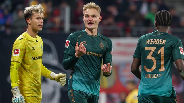 Fußball-Bundesliga: Neuer Vertrag: Abwehrspieler Pieper bleibt in Bremen