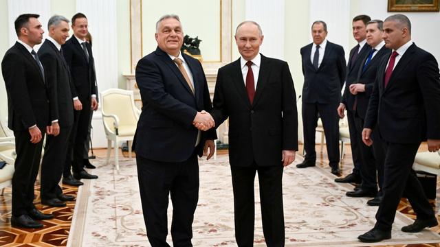 Diplomatie: Orban bei Putin: Bitte um günstiges Öl - Einladung zu Gipfel