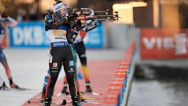 Weltcup-Start in Östersund: Grotian und Preuß patzen: Biathletinnen nur Staffel-Elfte