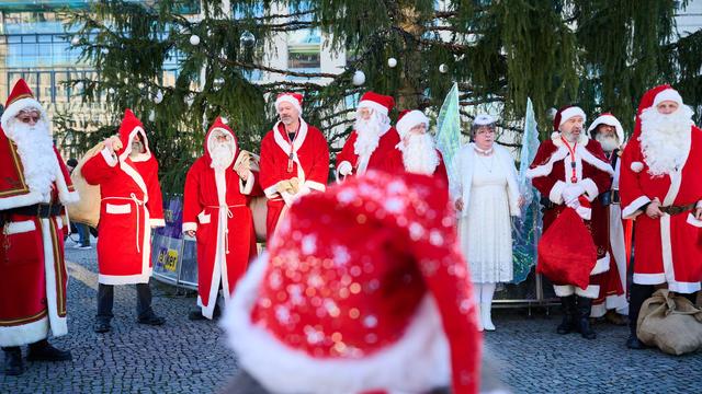 Weihnachten: Weihnachtsmänner und Engel für Heiligabend gesucht