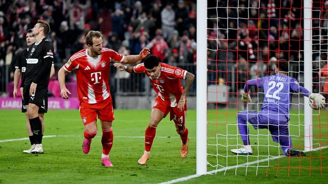 Fußball-Bundesliga: "Chaoskreativität": Bayern feiern Last-Minute-Lucho