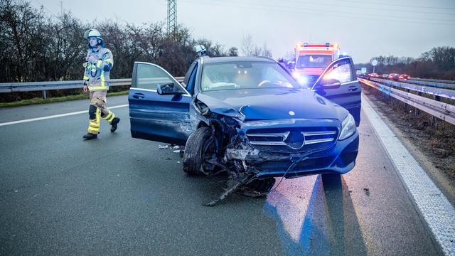 Wiederbelebung: Notfall auf Autobahn sorgt für stundenlange Sperrung