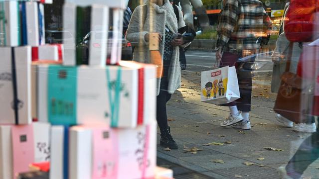 Weihnachtsgeschäft: Shoppinglaune zum Wochenende deutlich gestiegen