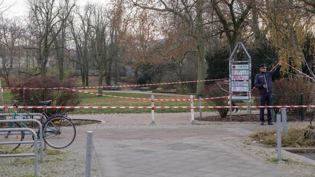 Kriminalität: Toter Mann in Park entdeckt - Tatverdächtige festgenommen