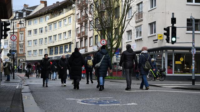 Demos gegen AfD-Jugend: Wasserwerfer und Musik - Gießen im Ausnahmezustand