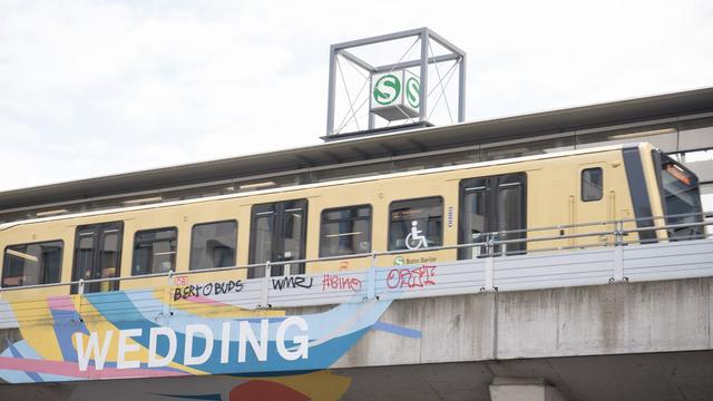 Mit der BVG: Winterkleidung gesucht: Spendenaktion an Bahnstation Wedding