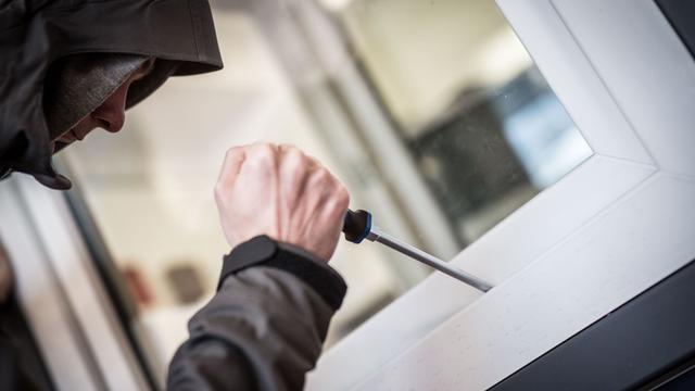 Einbruch: Einbrecher dringen in Bank ein