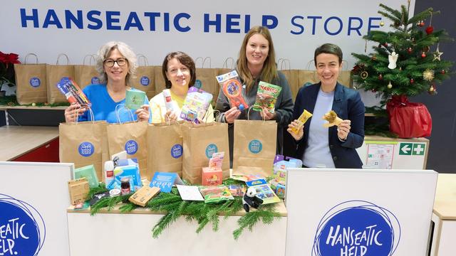 Weihnachtszeit: Hanseatic Help verteilt Geschenke an Menschen mit wenig Geld