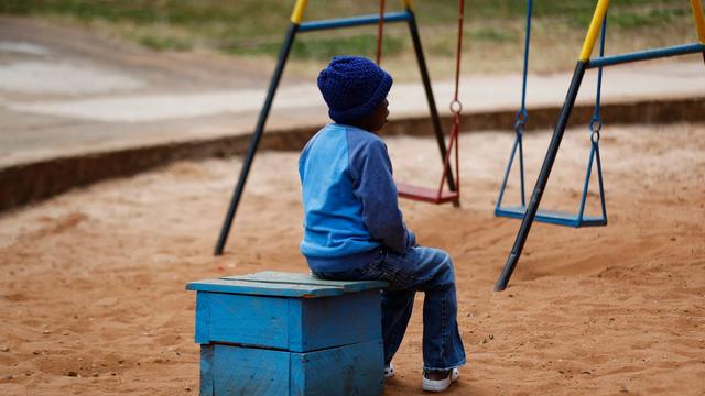 Welt-Aids-Tag: Kürzungen bei HIV treffen Frauen und Kinder besonders stark