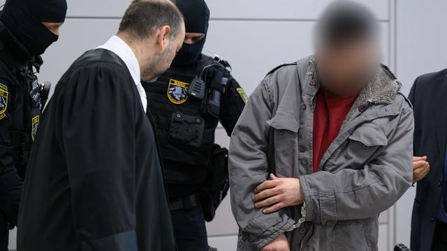 Prozesse: Mutmaßlicher früherer IS-Kämpfer schweigt vor Gericht