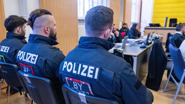 Prozesse: Angriff auf Psychiatrie-Mitarbeiter - Männer vor Gericht