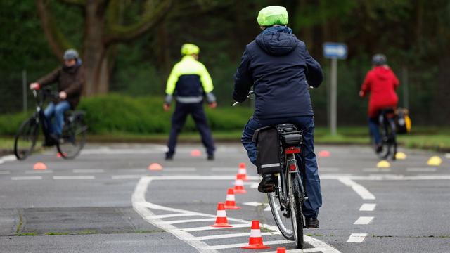 Das bieten Volkshochschulen: Sicher auf dem Pedelec, Klingonisch und Geld anlegen