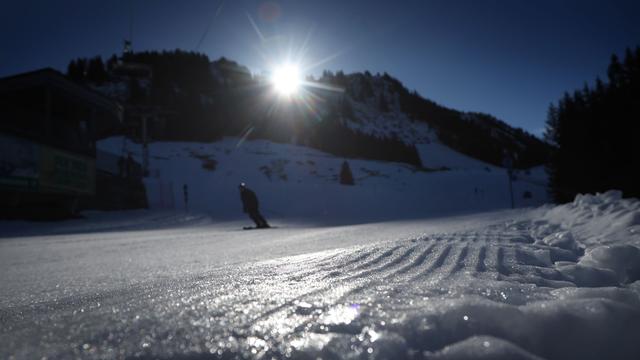 Im Allgäu: Skifahrer fährt anderen Skifahrer um und flüchtet