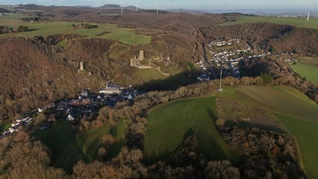 Durchbruch bei Ermittlungen?: Weibliche Leiche nach Fund von Händen auf A45 entdeckt