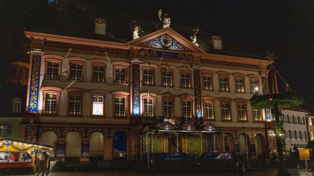 Tourismus: Weltgrößtes Adventskalenderhaus öffnet erstes Fenster