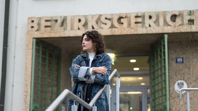 Kurioses Verfahren: Biss in den Po: Geldbuße und Freispruch für Schauspielerin