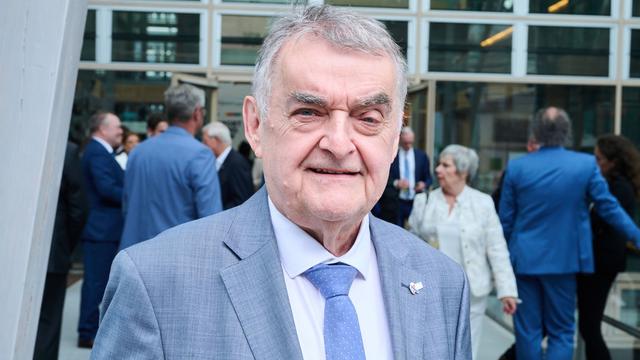 In ZDF-Show: Herbert Reul verrät Axt-Missgeschick in der Küche