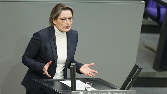 Klare Regeln bei Schäden: Hubig will Haftung für E-Scooter-Unfälle verschärfen