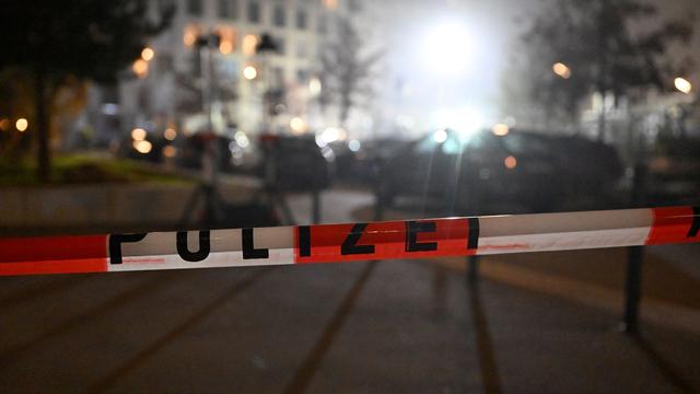 Einsatz in München: Polizei: Mann fährt auf Beamte zu und wird angeschossen