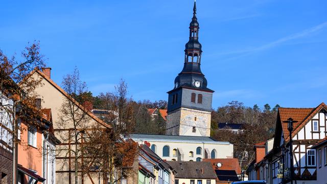Schräges Wahrzeichen: Schiefer als Pisa: Turm in Bad Frankenhausen öffnet 2026