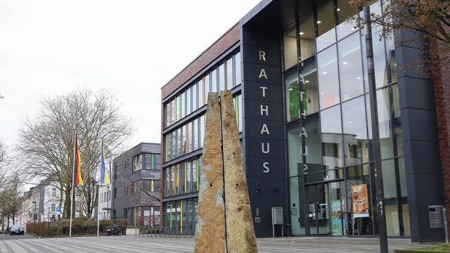 Ermittlungen: Solinger Beigeordneter wegen Schleuser-Affäre suspendiert