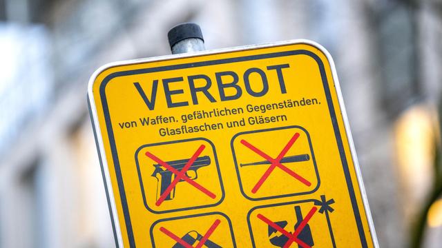 Kriminalität in Bremen: Waffen verboten? Was für Bahn und Busse gelten soll