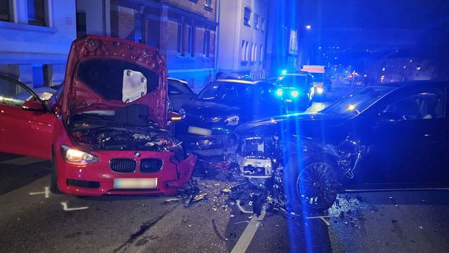 Unfall im Feierabendverkehr: Acht Autos in Unfall mit hohem Sachschaden verwickelt