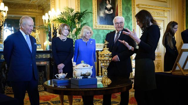 Staatsbesuch in Großbritannien: Bundespräsident und König tauschen Geschenke aus