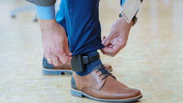 Sicherheit: Erste Fußfessel der neuen Generation im Saarland im Einsatz