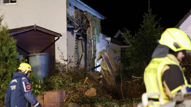 Notfalleinsatz: Haus nach möglicher Explosion in Pinneberg einsturzgefährdet